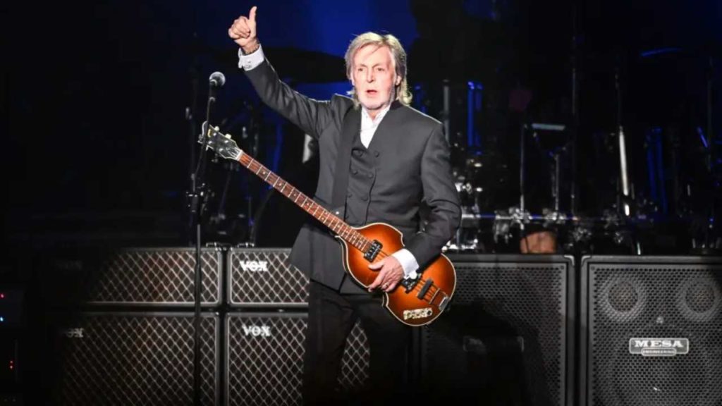 Paul McCartney resucita a John Lennon en el escenario y nos deja sin aliento