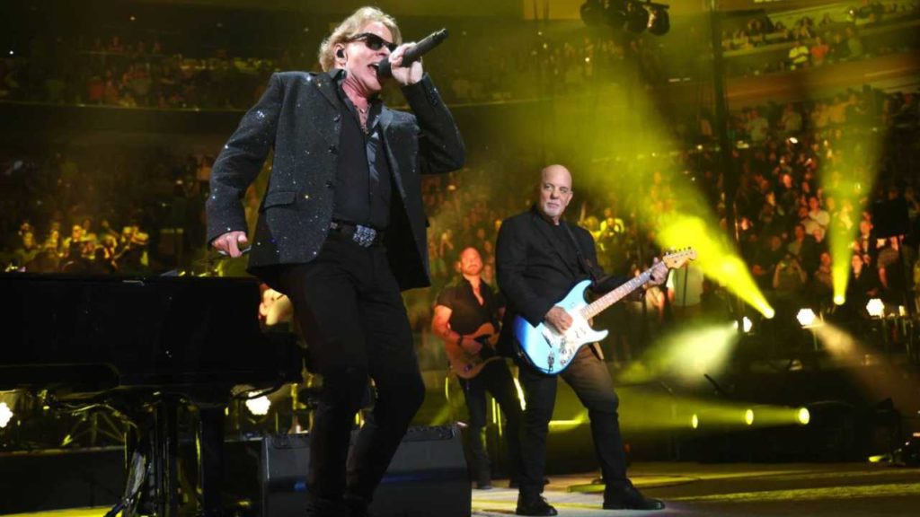 Billy Joel y Axl Rose se unen para interpretar un clásico de Bond