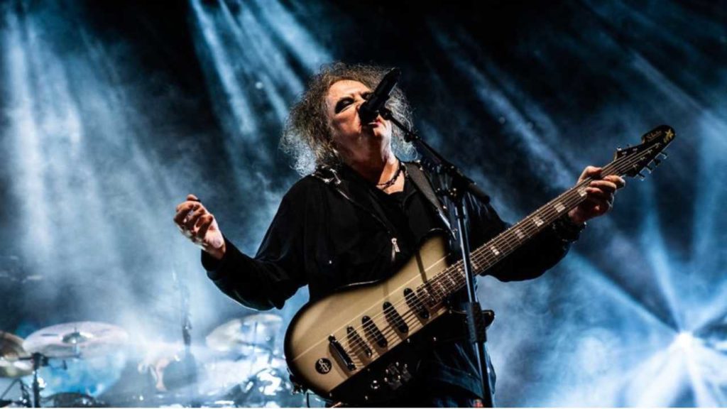 Robert Smith y The Cure unen fuerzas con Schecter Guitars en una causa noble
