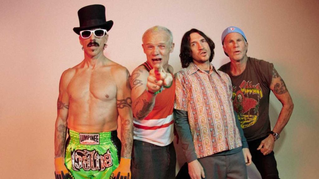 El bajista más famoso del mundo "Flea" celebra su cumpleaños mientras continúa dejando su huella en la música