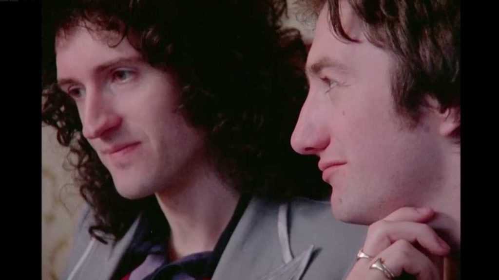 El guitarrista de Queen aclara el papel de John Deacon a pesar de su retiro.