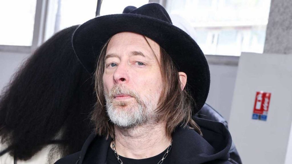 Thom Yorke desata la polémica al abandonar el escenario después de que un fan interrumpiera su actuación con gritos