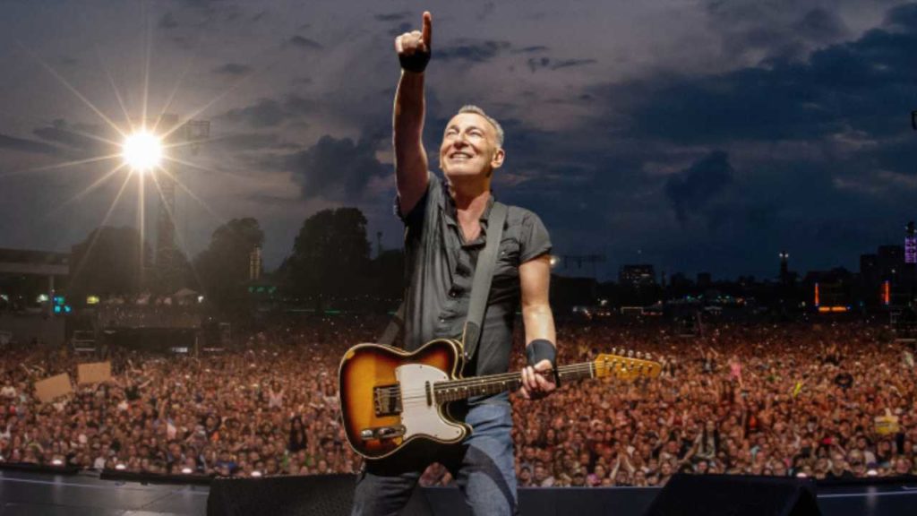 Bruce Springsteen reflexiona sobre la salud mental en la industria musical y cuestiona el romanticismo alrededor de las muertes prematuras de grandes músicos.