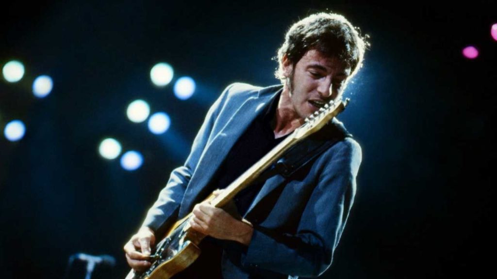 Bruce Springsteen reflexiona sobre la salud mental en la industria musical y cuestiona el romanticismo alrededor de las muertes prematuras de grandes músicos.