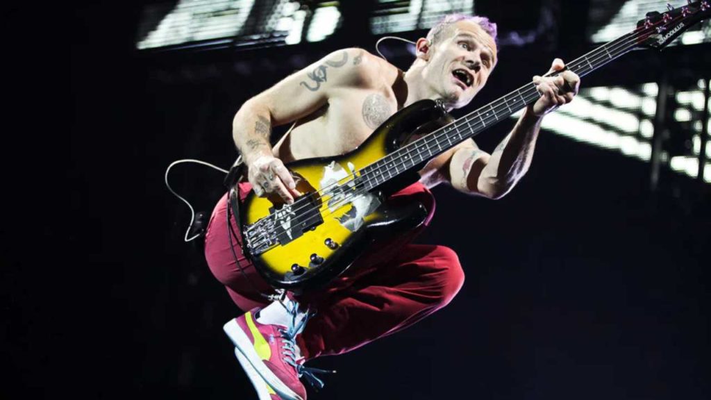 Flea, el bajista de los Red Hot Chili Peppers elige a un talento emergente como el mejor del mundo.