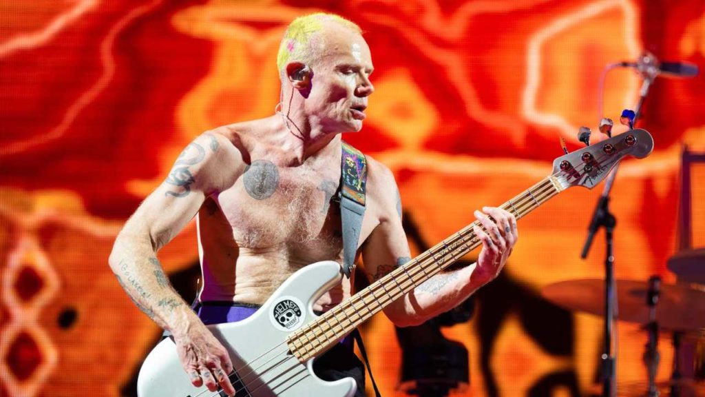 Flea, el bajista de los Red Hot Chili Peppers elige a un talento emergente como el mejor del mundo.