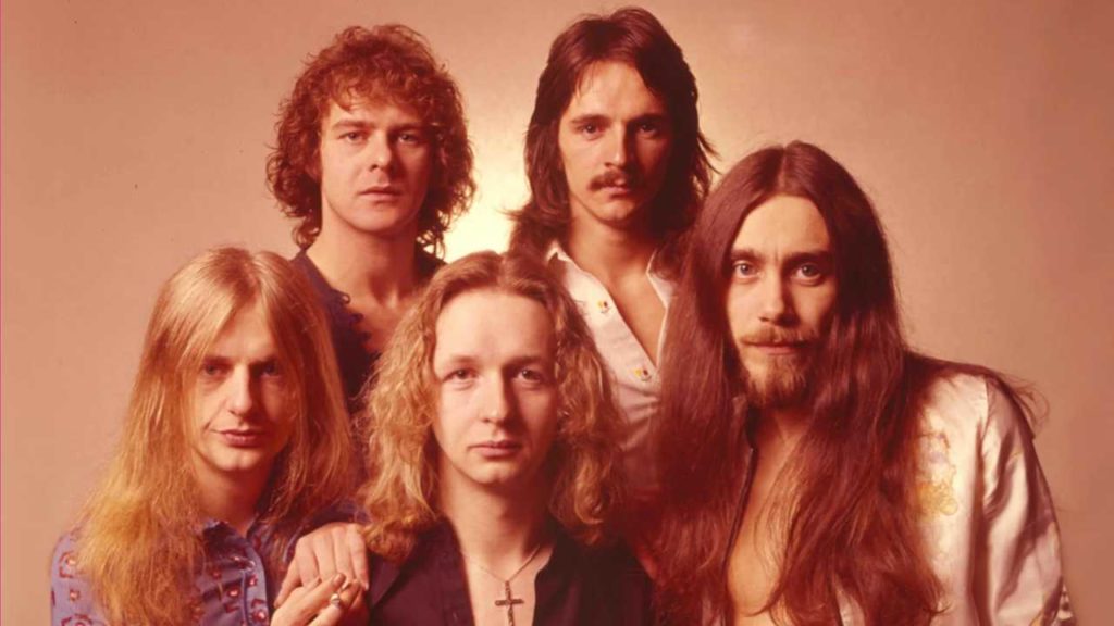 Judas Priest ha remezclado y remasterizado su primer álbum, ofreciendo a los fans una nueva oportunidad de sumergirse en los orígenes del heavy metal.
