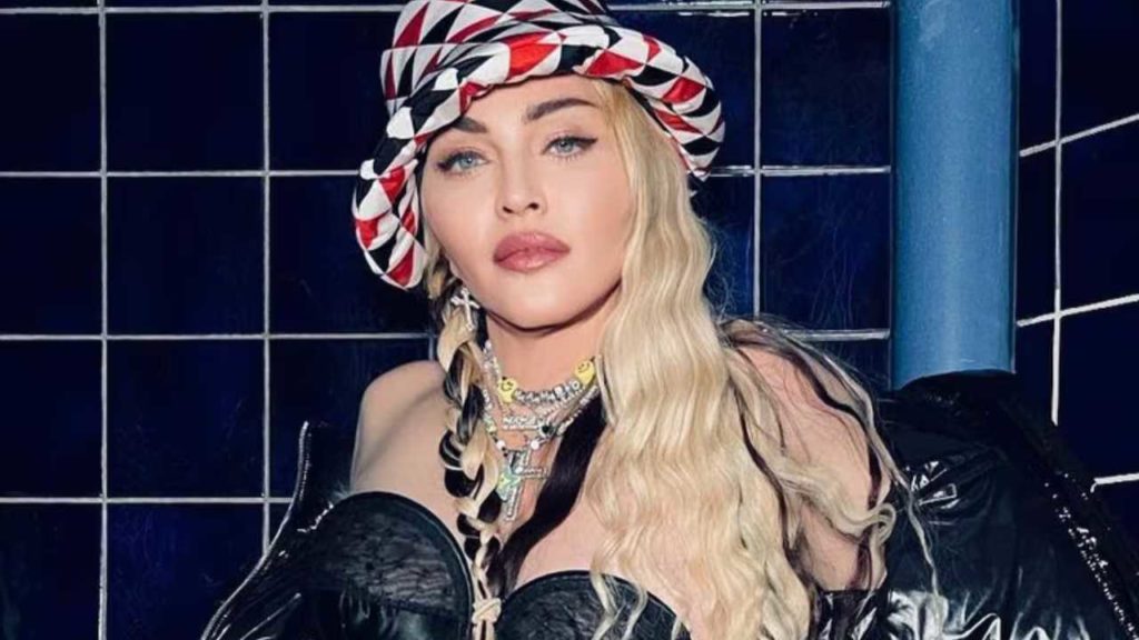 Madonna lucha por mantener el control creativo de su biopic y explora nuevas opciones para llevar su historia a la pantalla.