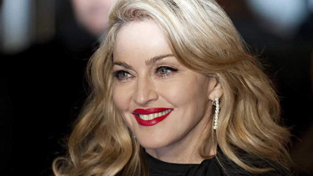 Madonna lucha por mantener el control creativo de su biopic y explora nuevas opciones para llevar su historia a la pantalla.