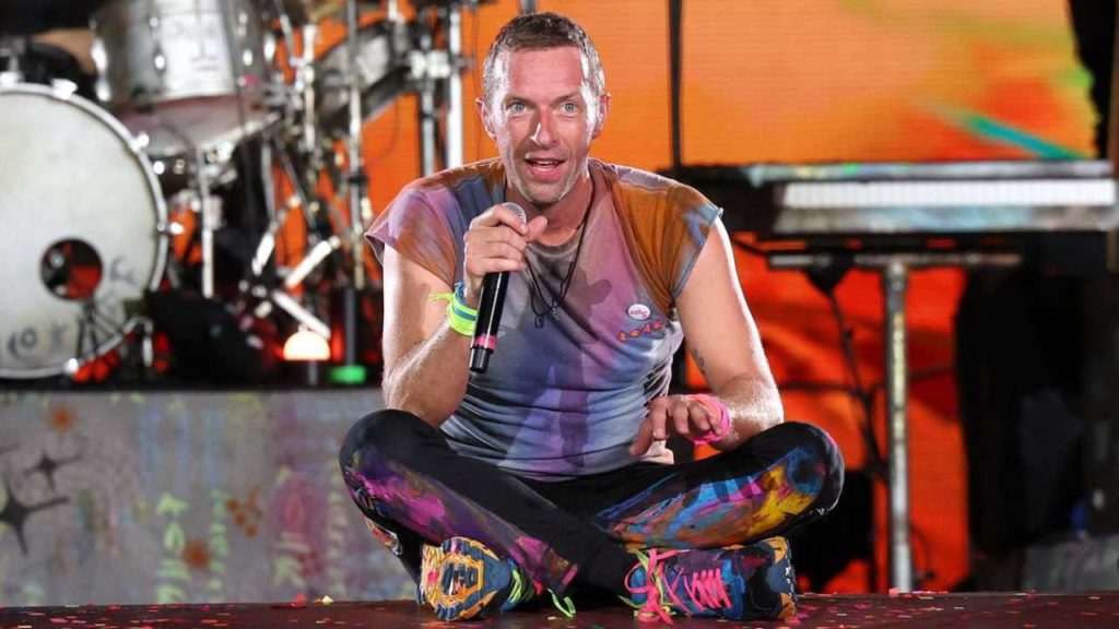 El líder de Coldplay demuestra su lado más humano en un emotivo momento durante su gira