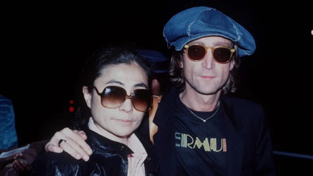 Un tribunal suizo ha dictaminado que la viuda de John Lennon es la legítima propietaria de un valioso reloj Patek Philippe que le regaló al ex Beatle dos meses antes de su asesinato.