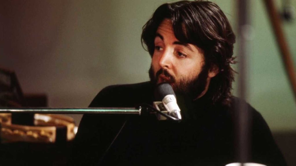 Paul McCartney rinde homenaje a su mayor inspiración y revela el profundo impacto que Chuck Berry tuvo en su vida y carrera.