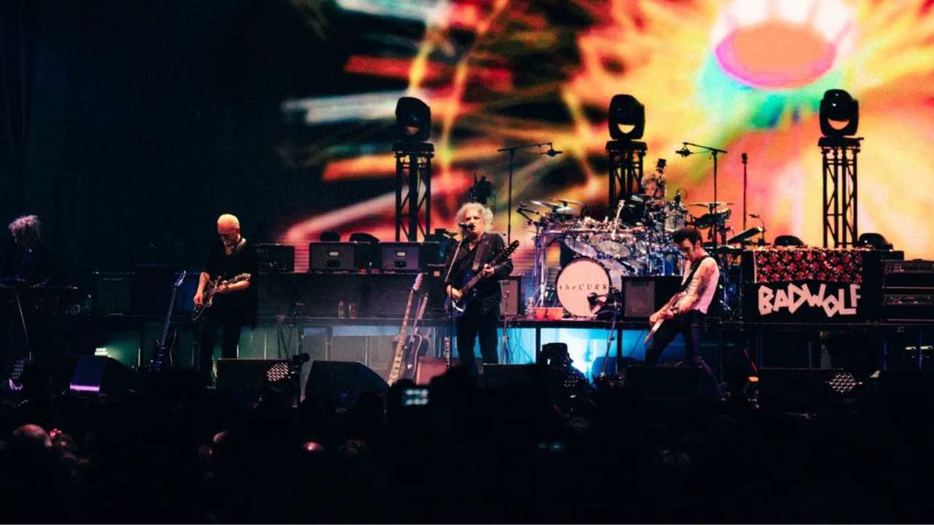 Robert Smith revela que hay más música de The Cure en camino después de "Songs of a Lost World"