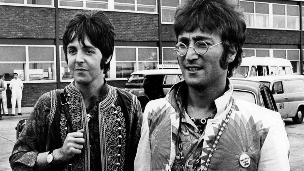 La famosa canción de The Beatles esconde más de lo que parece. Descubre las dos versiones de su significado según John Lennon y Paul McCartney.