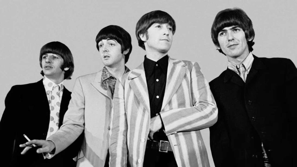 La grabación de "Eleanor Rigby" de The Beatles, dejó a algunos músicos horrorizados por las innovadoras técnicas de producción de George Martin