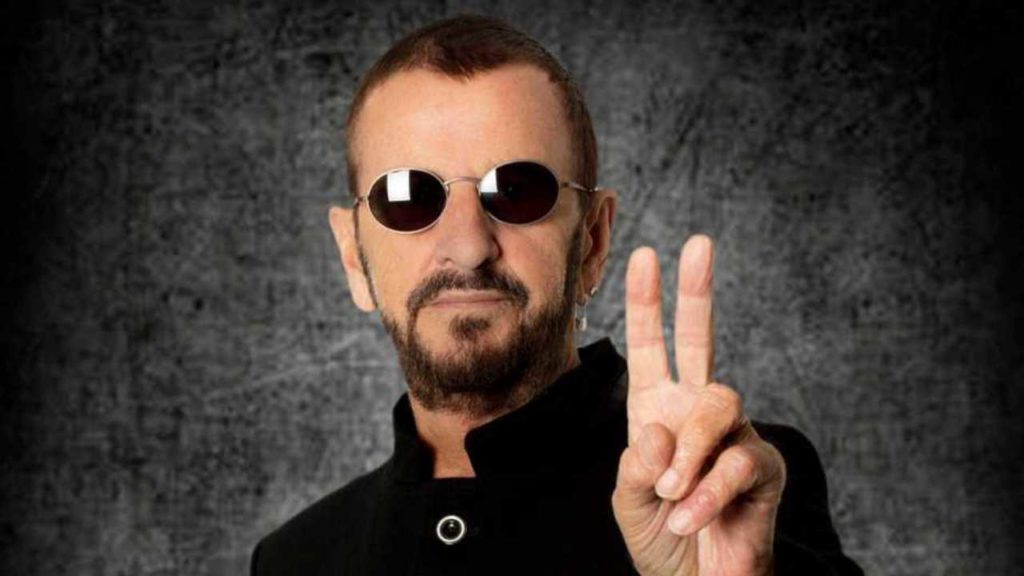 Ringo Starr celebra el uso de la IA en "Now and Then", pero advierte sobre los peligros de la tecnología