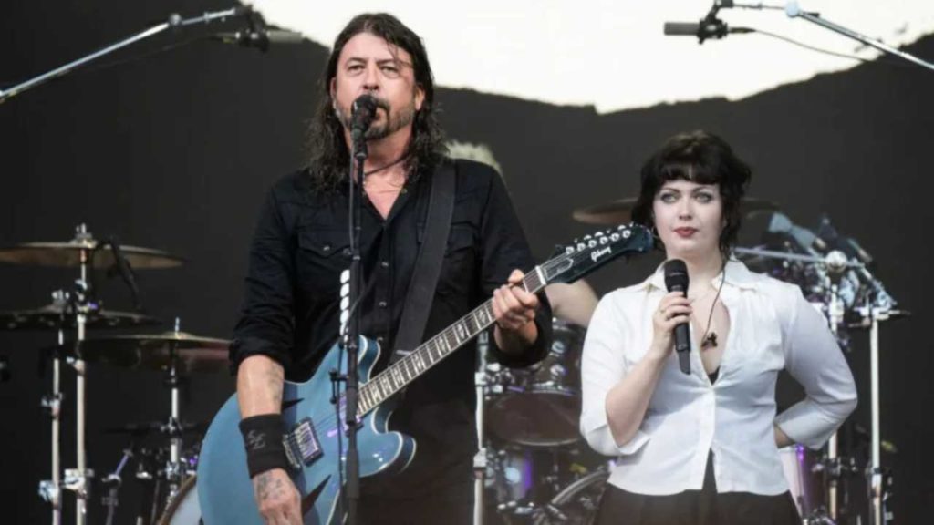 La hija de Dave Grohl sorprende con su potente voz y trabaja con un productor de renombre en su esperado debut.