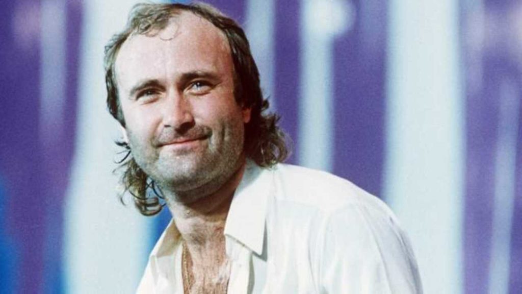 Phil Collins celebra 74 años de vida y una trayectoria musical llena de éxitos y reconocimientos.