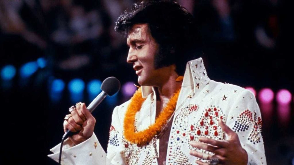 Celebramos el legado de Elvis Presley, el icono que revolucionó la música y la cultura popular.