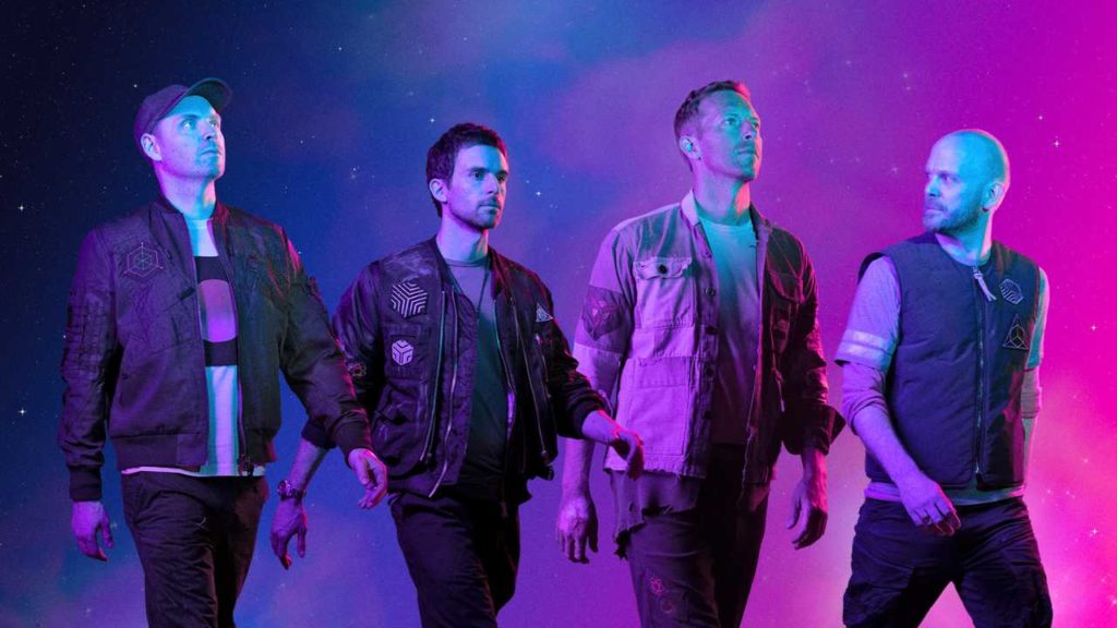 El líder de Coldplay agradece al público indio por “perdonar” el colonialismo británico
