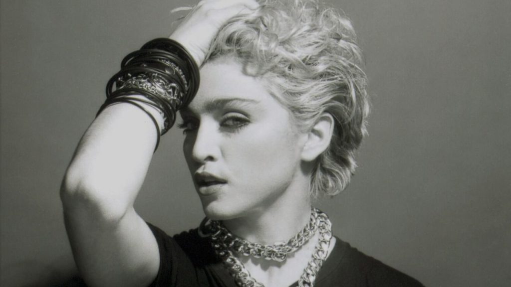 Madonna se burla de Donald Trump en su rutina de stand-up