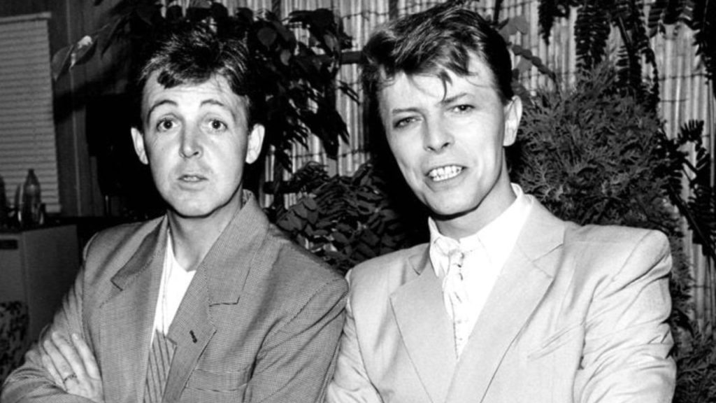 Descubre cómo un clásico de The Beatles inspiró una de las canciones más icónicas de David Bowie
