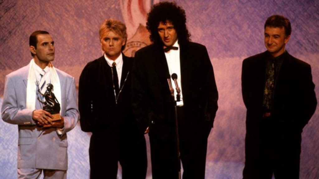 Repasamos la emotiva y silenciosa despedida de Freddie Mercury en los Brit Awards de 1990, un momento que marcó un antes y un después en la historia de la música.