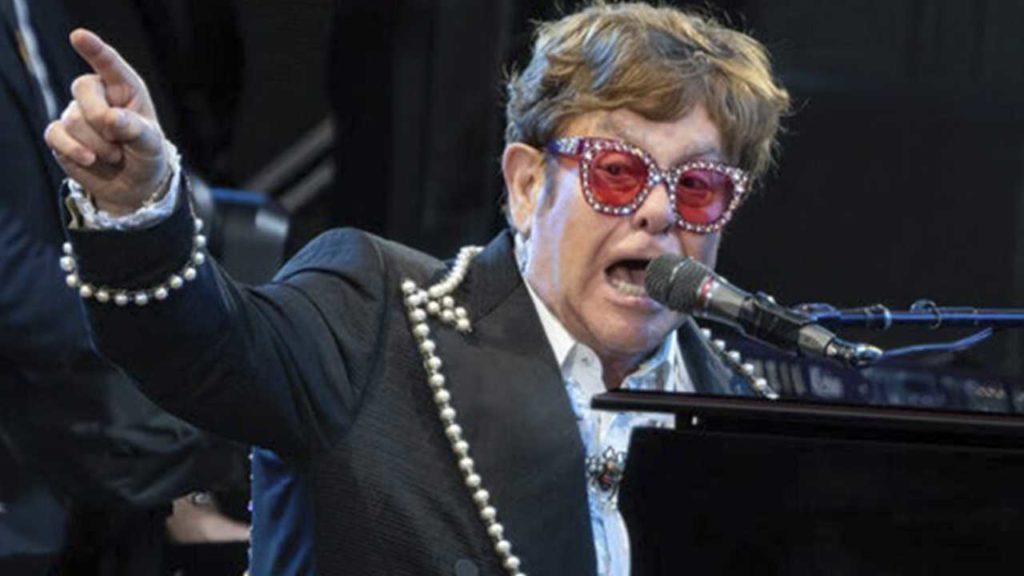 Elton John comparte detalles sobre las dificultades que enfrentó durante la creación de "Who Believes In Angels?"