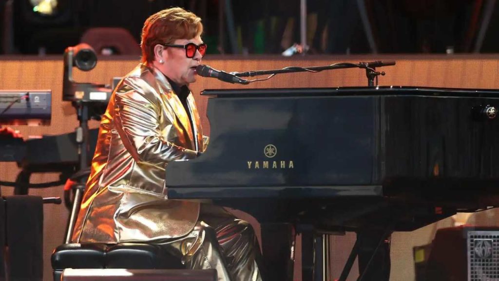 Elton John comparte detalles sobre las dificultades que enfrentó durante la creación de "Who Believes In Angels?"