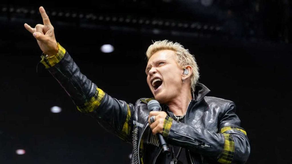 Billy Idol reacciona a la noticia de su nominación y reflexiona sobre su exitosa carrera