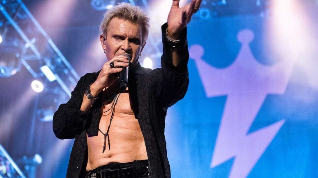 Billy Idol reacciona a la noticia de su nominación y reflexiona sobre su exitosa carrera