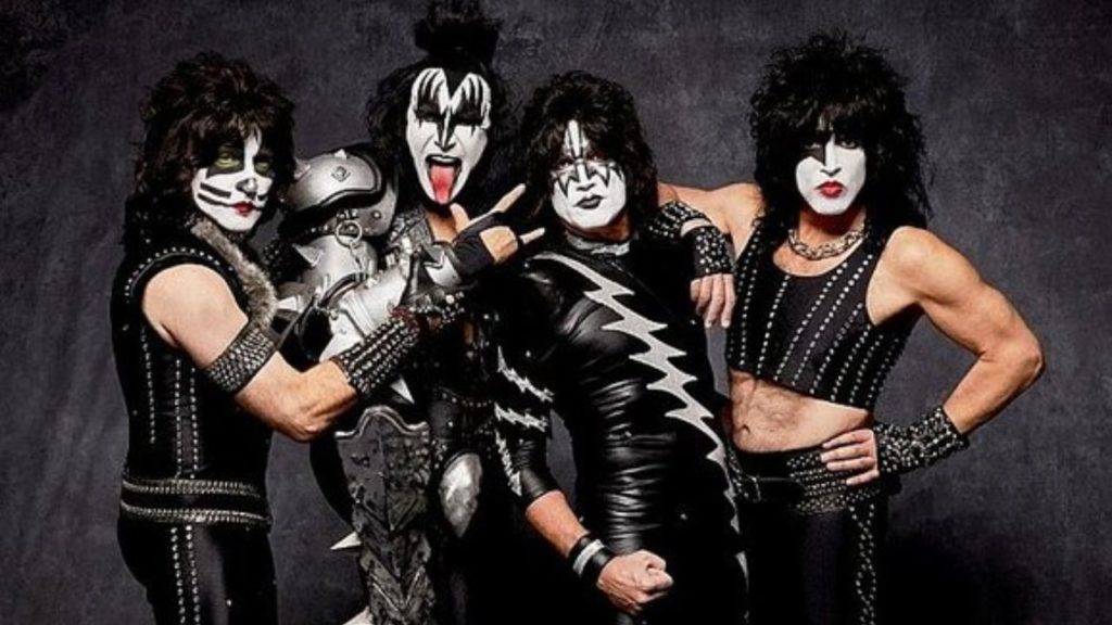 El bajista de Kiss confiesa que un icónico solo de guitarra de Ace Frehley fue copiado de The Doors, y que incluso influenció a Pearl Jam