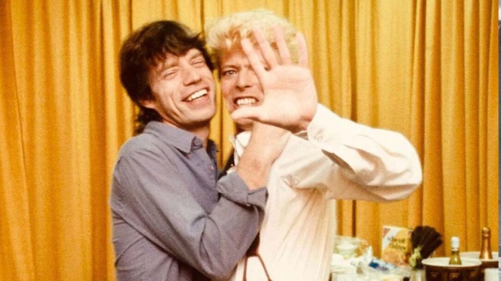 Un amor-odio en el mundo del rock que incluyó críticas despiadadas, noches de fiesta y una competencia feroz Mick Jagger y David Bowie