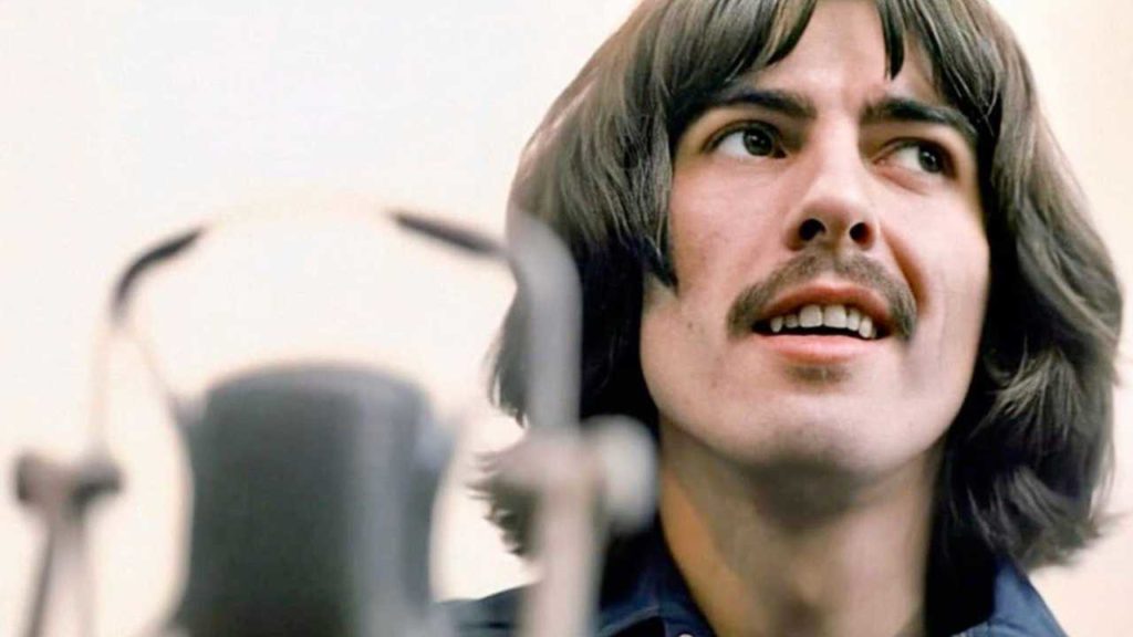 Descubre cómo una experiencia con LSD inspiró a George Harrison a escribir una canción sobre