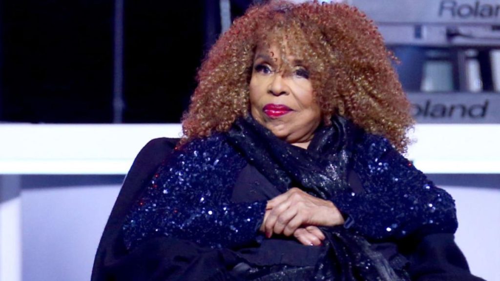 La legendaria cantante Roberta Flack nos deja un legado de éxitos inolvidables y emociones a flor de piel