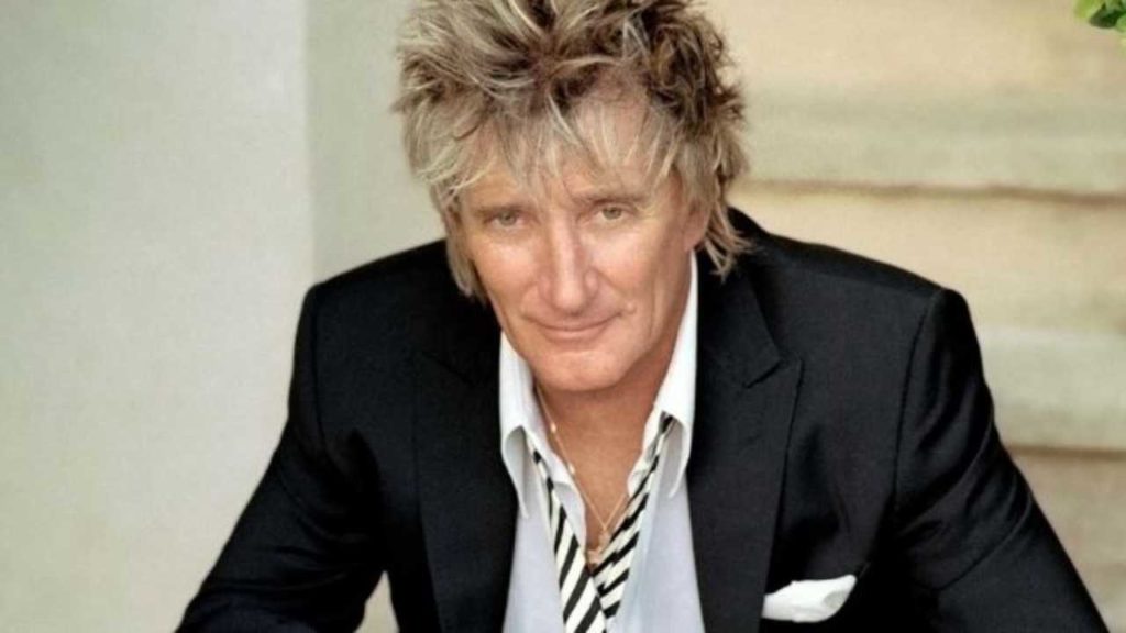 Un éxito rotundo que estuvo marcado por acusaciones de plagio y un giro musical inesperado de Rod Stewart