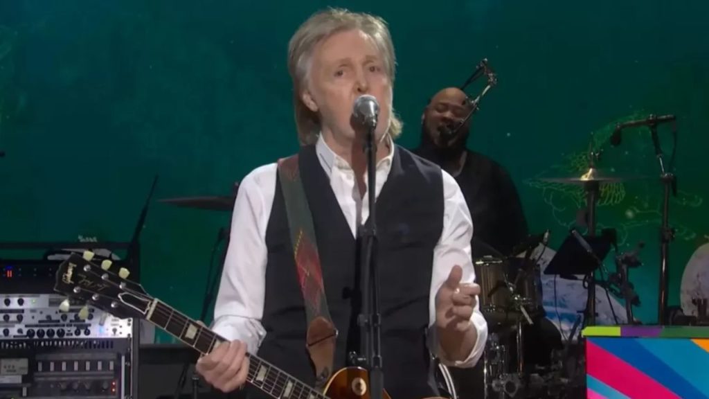 Paul McCartney interpretó un clásico medley de "Abbey Road" en una noche llena de estrellas