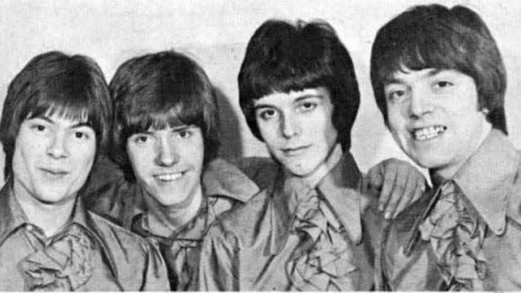 La historia de la banda británica que, gracias a su sonido psicodélico, llamó la atención de los Fab Four y recibió la producción de John Lennon y Paul McCartney