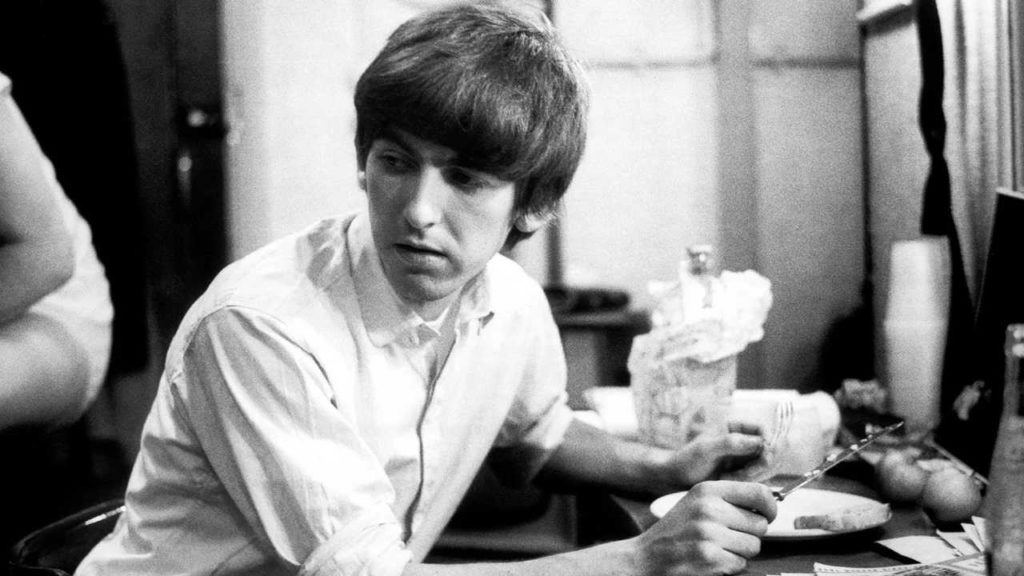 Un pedazo de pan que supuestamente perteneció a George Harrison se convirtió en un artículo de colección millonario, avivando el fanatismo por los Beatles.