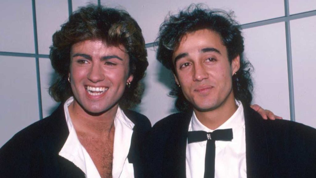 Hace 39 años, George Michael conmocionó al mundo al anunciar el fin de Wham!, revelando su deseo de explorar nuevos horizontes musicales.