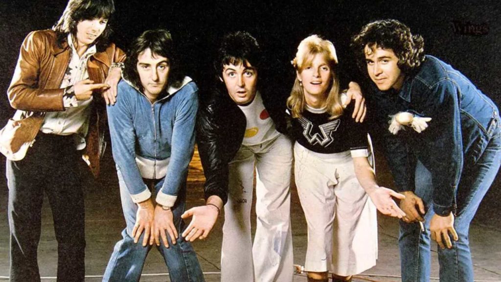 Paul McCartney anuncia "Wings: The Story Of A Band On The Run", una historia oral con fotos inéditas y anécdotas imperdibles de su icónica banda