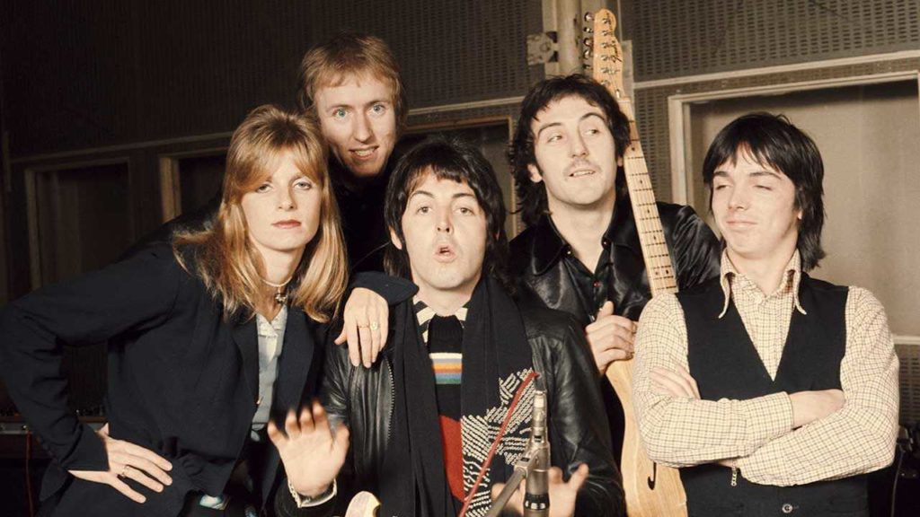 Paul McCartney anuncia "Wings: The Story Of A Band On The Run", una historia oral con fotos inéditas y anécdotas imperdibles de su icónica banda