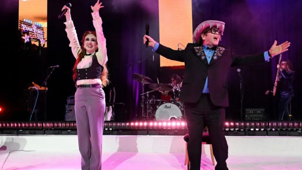 La fiesta de la Fundación Elton John contra el SIDA fue testigo de un momento mágico cuando Elton John y Chappell Roan unieron sus voces en un dueto inolvidable