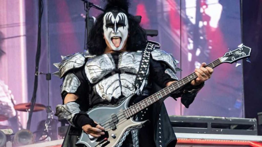 Gene Simmons ofrece paquetes exclusivos con acceso al backstage, pruebas de sonido y hasta la posibilidad de tocar un bajo usado por él