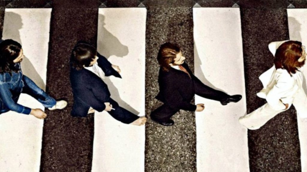 Las curiosidades detrás de esta canción de The Beatles, desde su minimalismo lírico hasta su épico final instrumental.