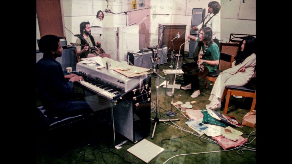 Las curiosidades detrás de esta canción de The Beatles, desde su minimalismo lírico hasta su épico final instrumental.