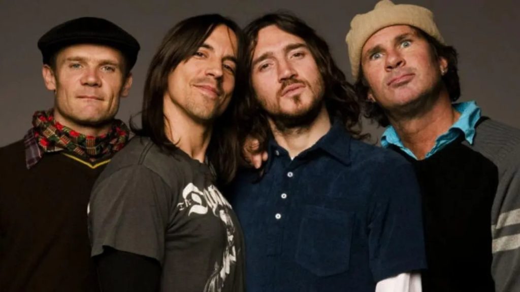 John Frusciante que definió el sonido de Red Hot Chili Peppers celebra un año más de vida, repasando sus idas y vueltas en la banda y su prolífica carrera en solitario.