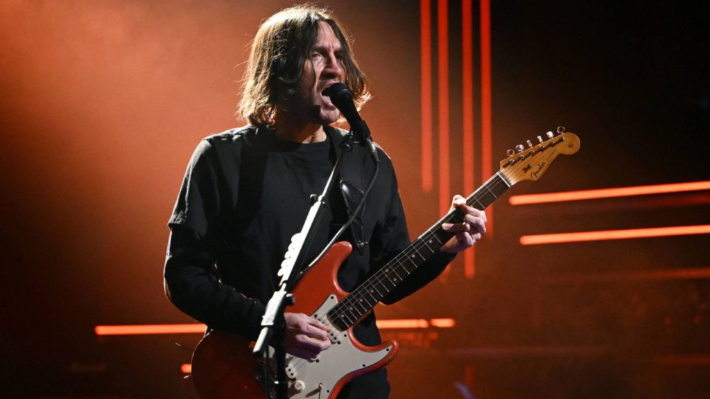 John Frusciante que definió el sonido de Red Hot Chili Peppers celebra un año más de vida, repasando sus idas y vueltas en la banda y su prolífica carrera en solitario.