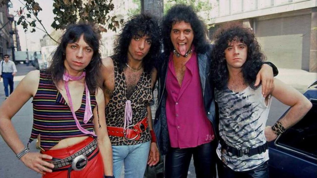 Kiss anuncia un show exclusivo sin maquillaje en el evento "Kiss Army Storms Vegas", reviviendo la llama del rock and roll