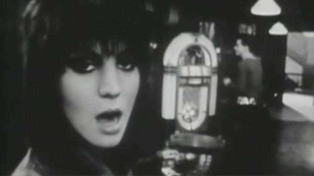 De Cenicienta a Reina del Rock: El Viaje Épico de "I Love Rock 'N Roll"